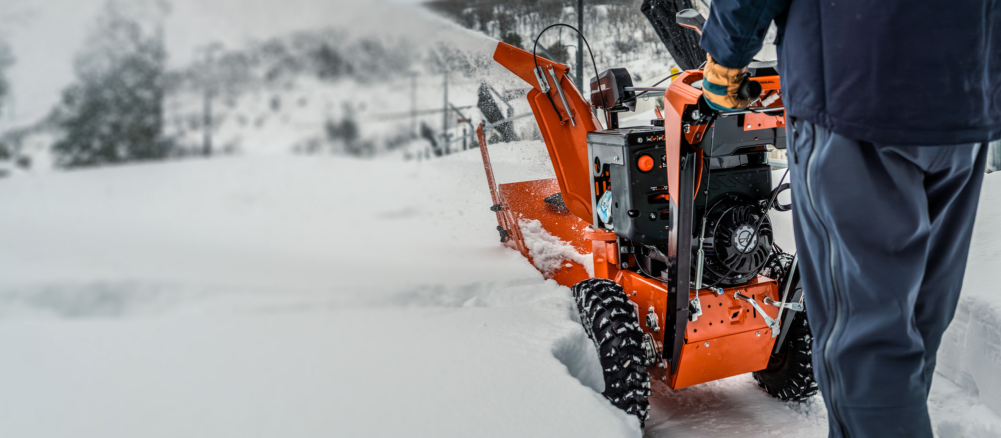 Ariens Schneefräse im Einsatz