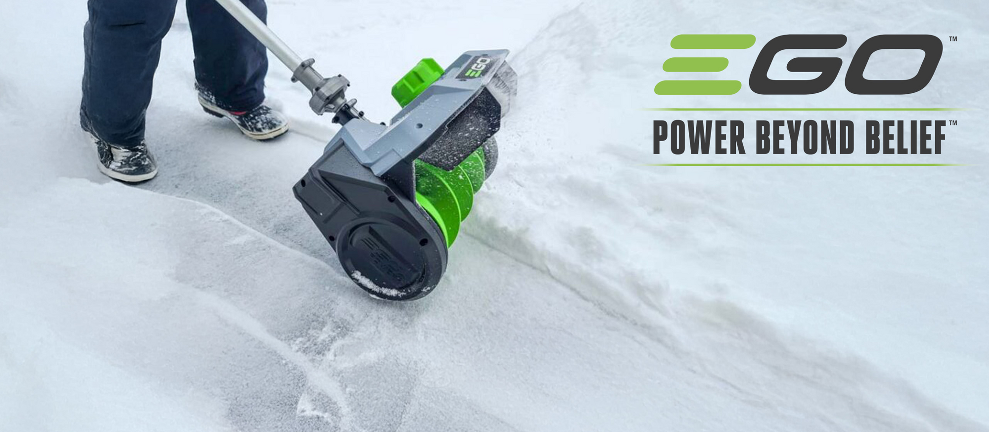 Schneefräsenaufsatz von EGO Power+ im Einsatz.