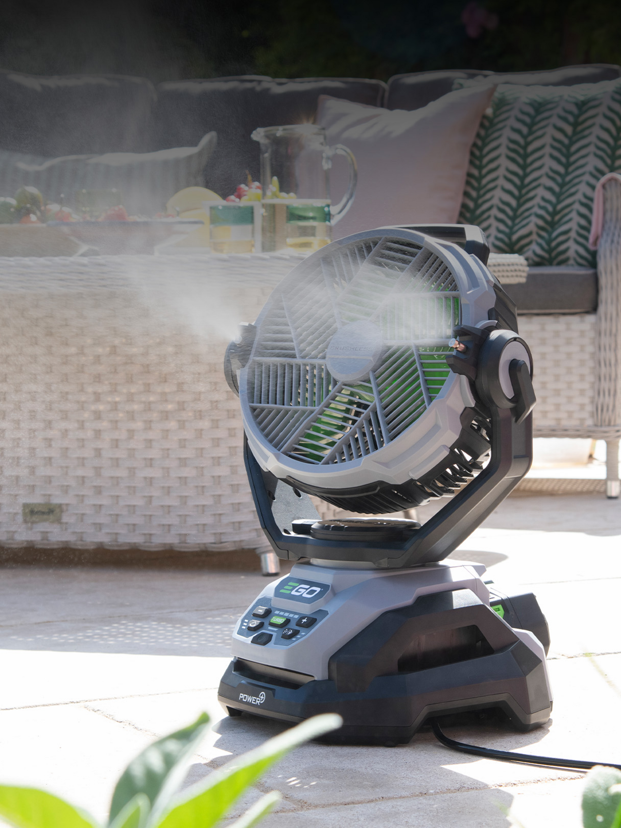 EGO Power+ Akku-Ventilator im Outdoor-Einsatz.
