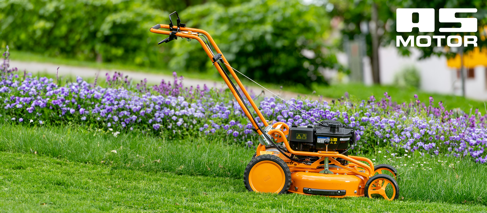 AS-Motor Frühjahrsaktion 2026 AS 510 Rasenmäher auf Blumenwiese.