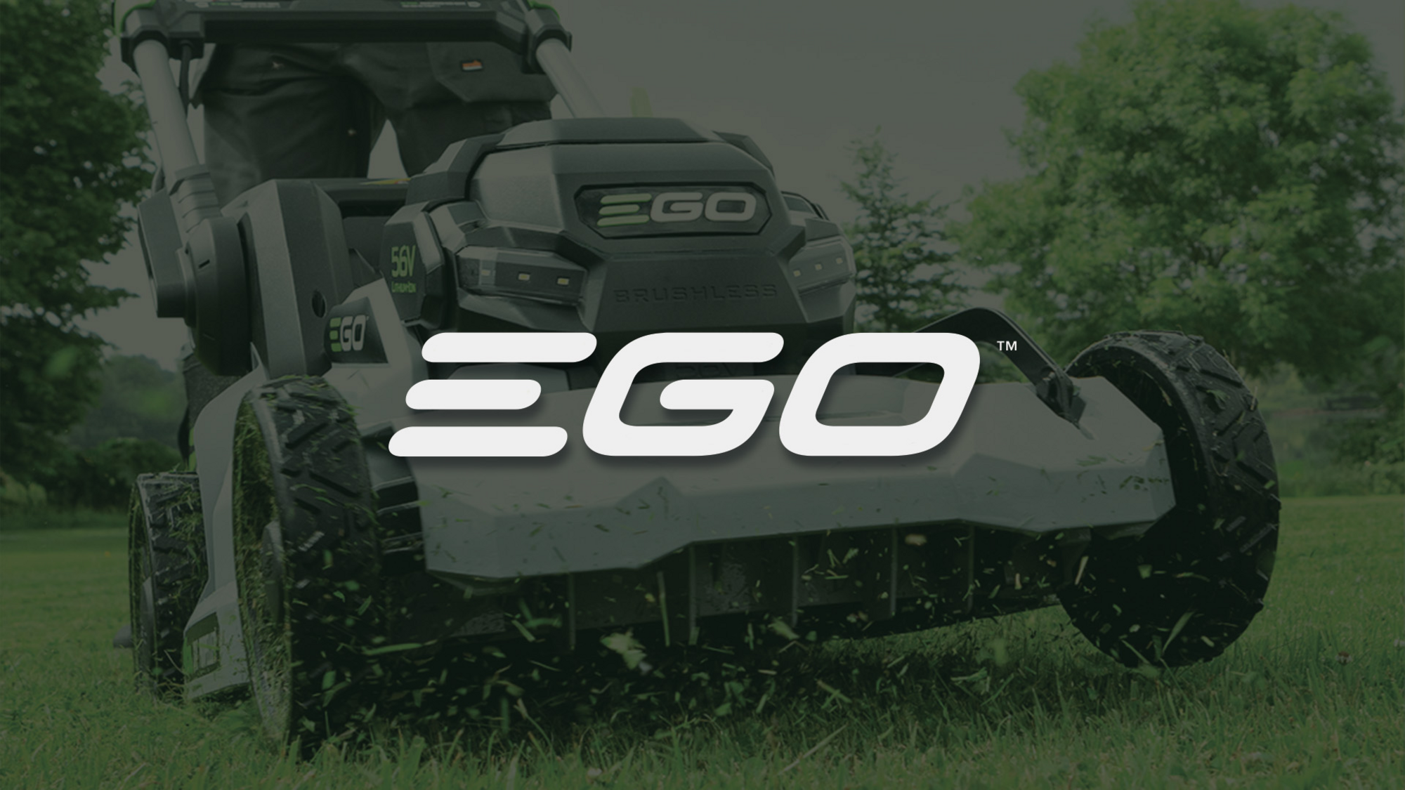 EGO Power+ Logo mit Akku-Gerät im Hintergrund