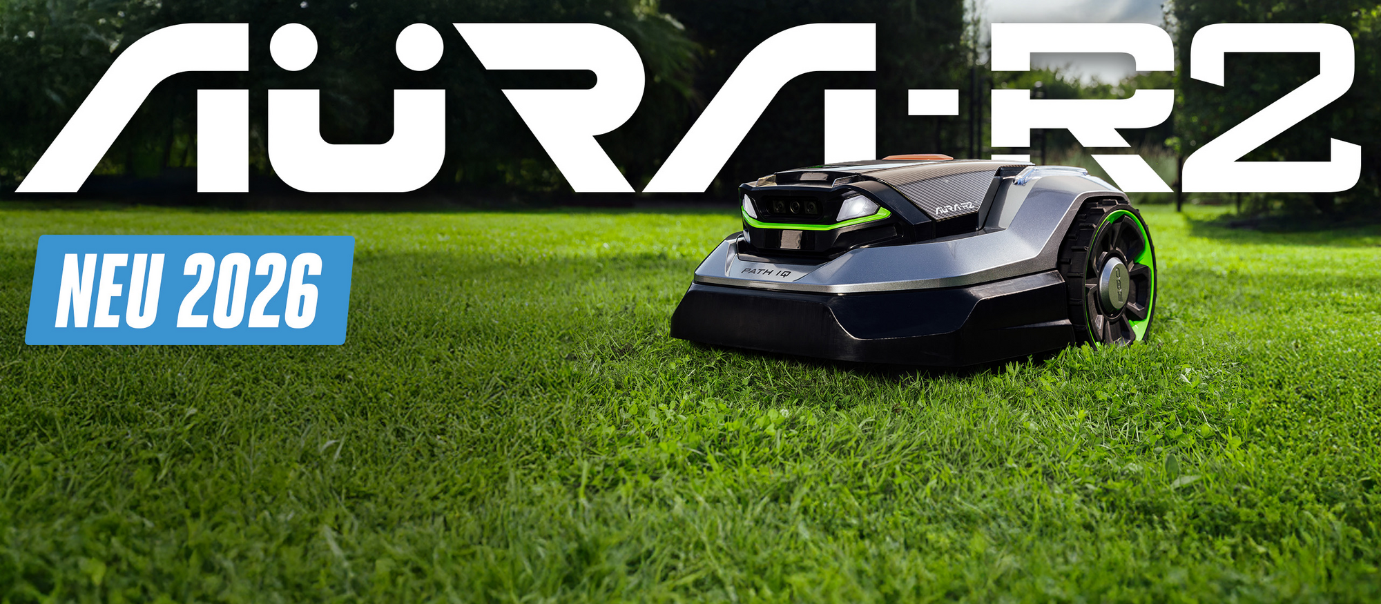 Rasenroboter auf grüner Wiese.